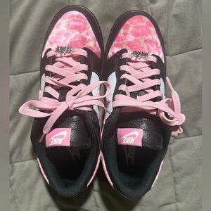 Nike Black and Pink Patterned Sneakers